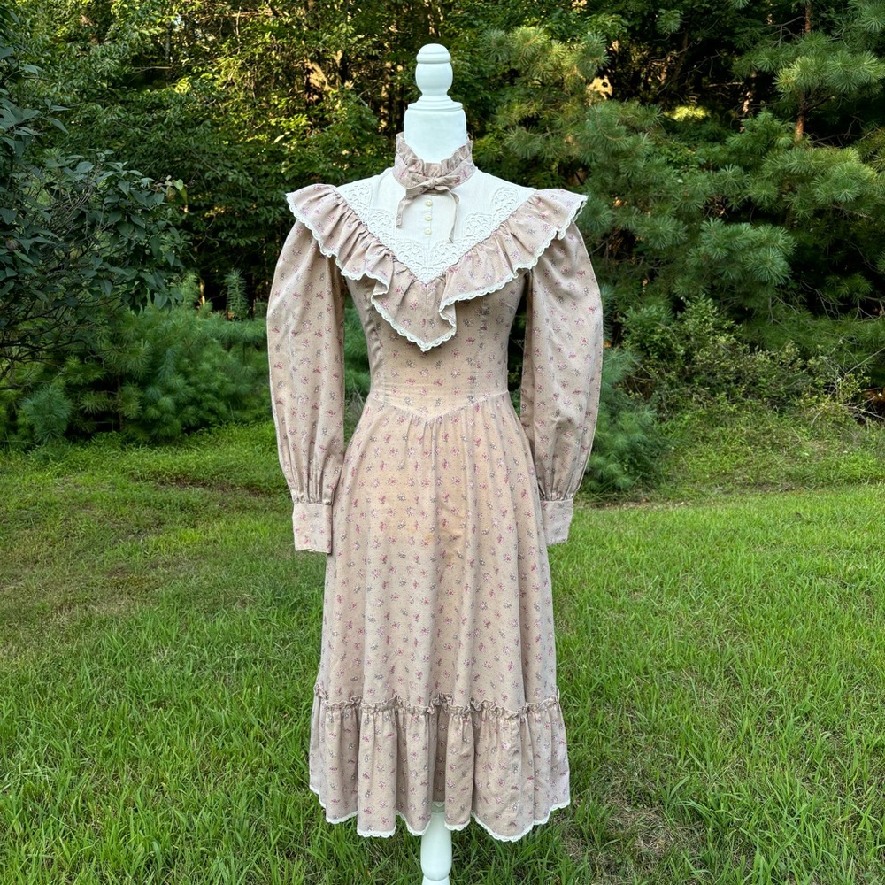 Gunne Sax Beige Floral Long Sleeve Dress